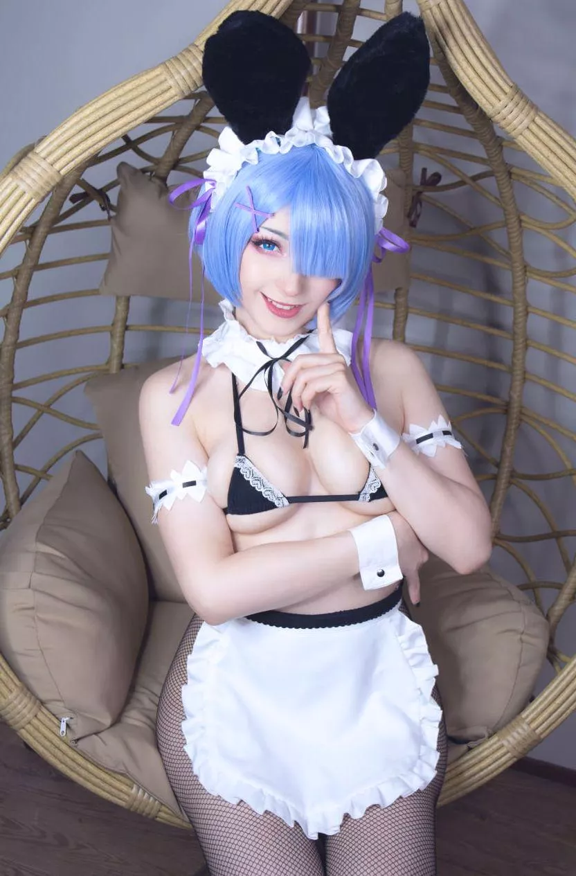 Bunny Rem cosplay (Shiroktsne) 
