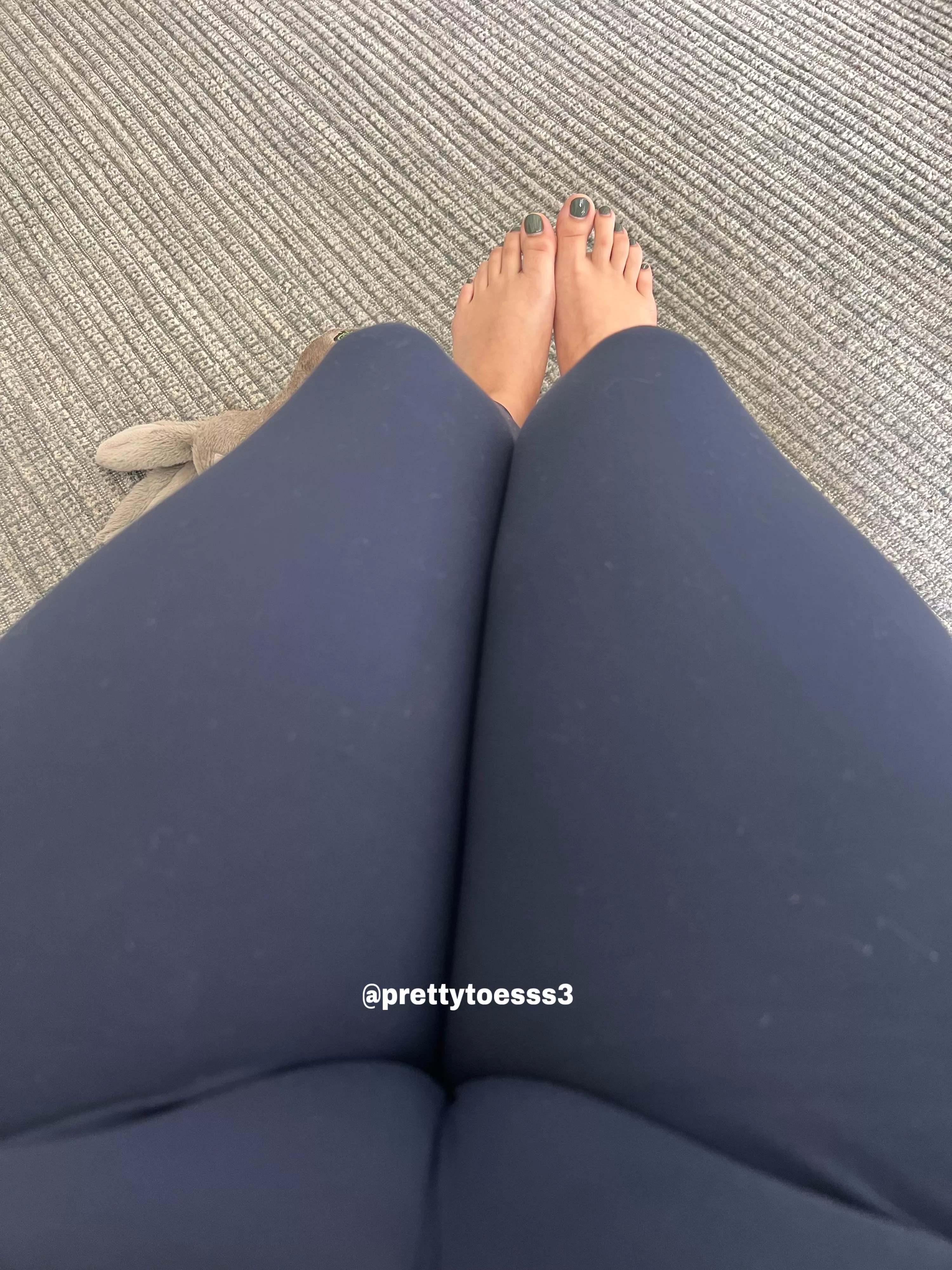 Cameltoe and thick thighs- the perfect combo 🥵🥵🥵🥵 