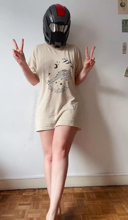 Femshep invites you to feed her fishes in her room.. but she opens like this with nothing underneath 