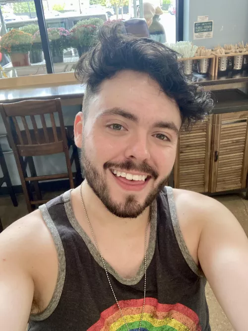 Happy Friday!! Love to you all 🏳️‍🌈❤️