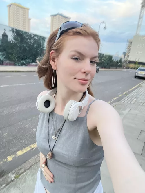 simple outfit and still looks classy