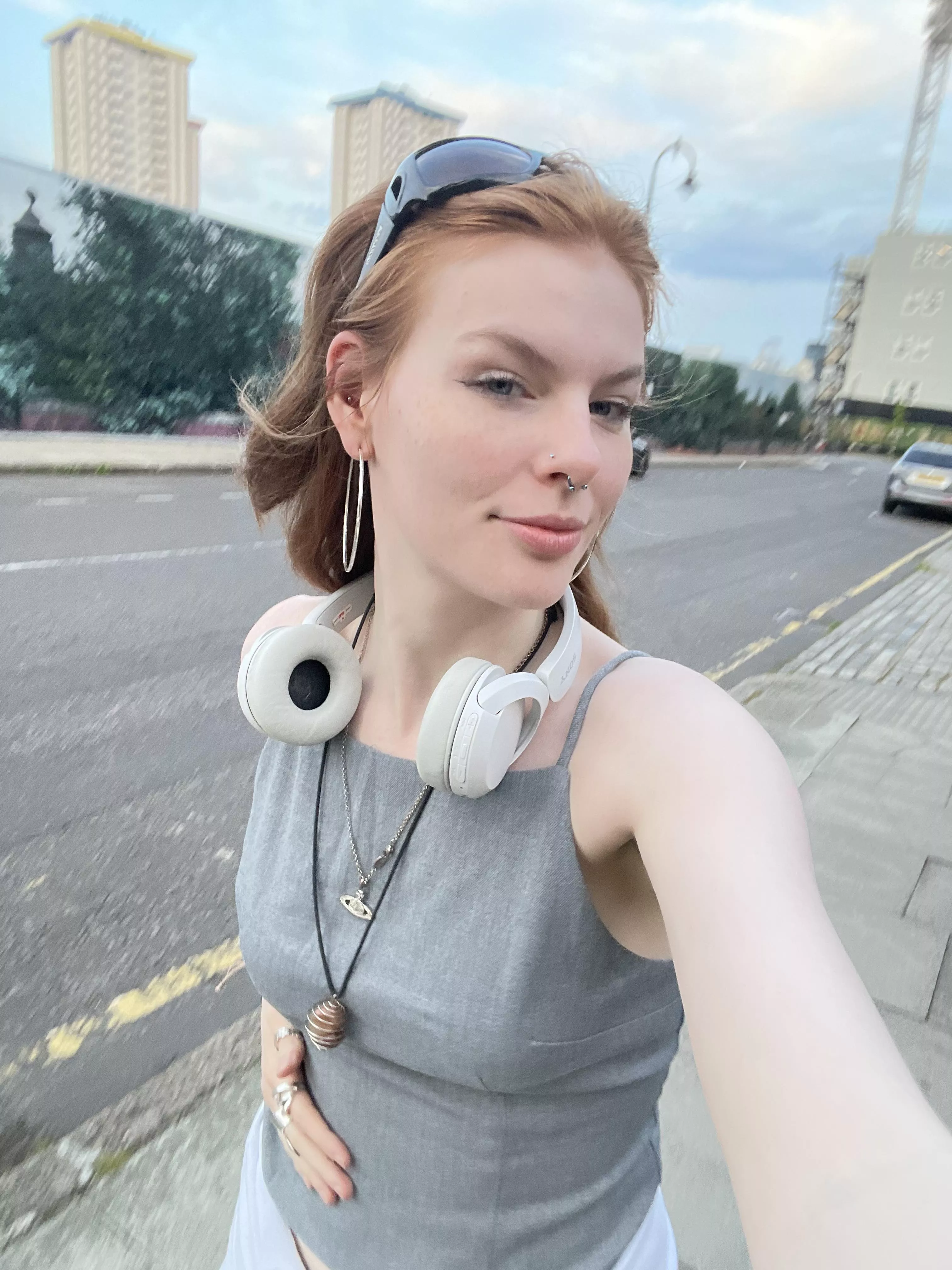 simple outfit and still looks classy