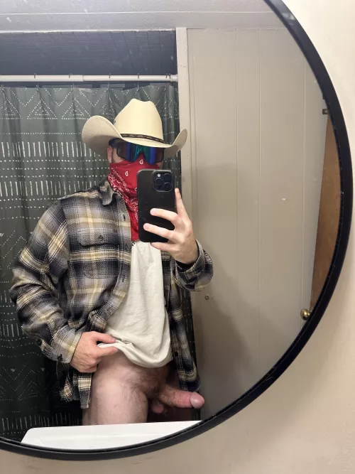 any bros want a big country dick? 😏