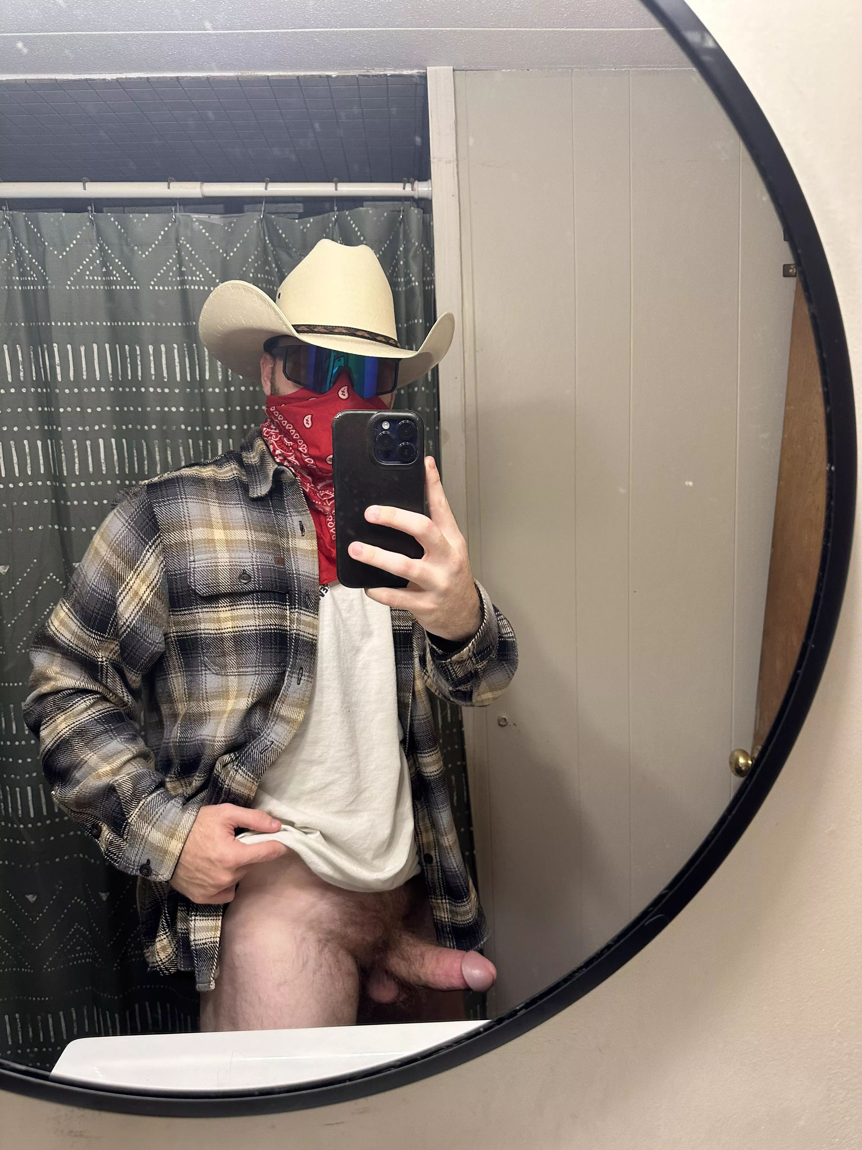 any bros want a big country dick? 😏