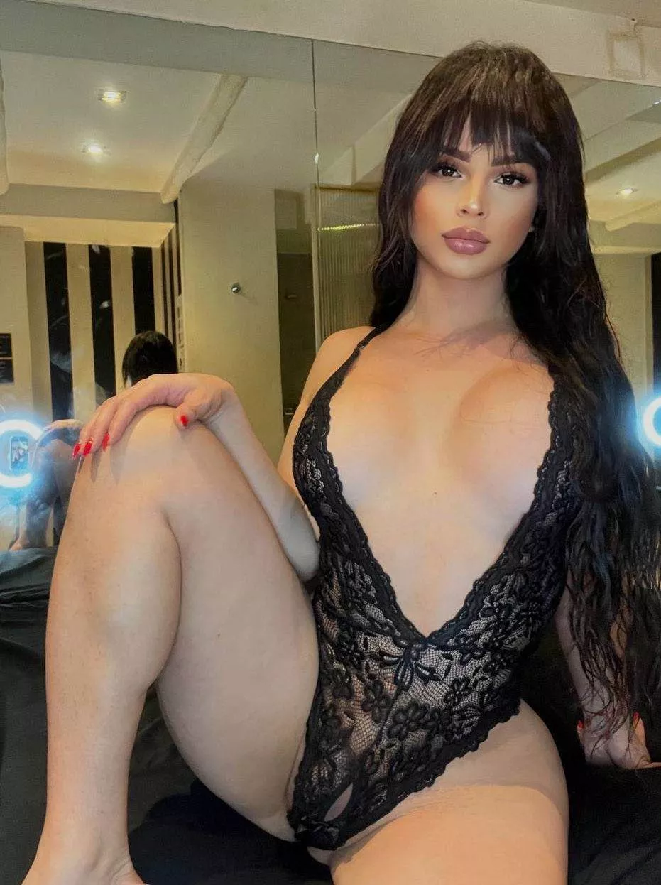 Any older guys wanna suck my girldick?