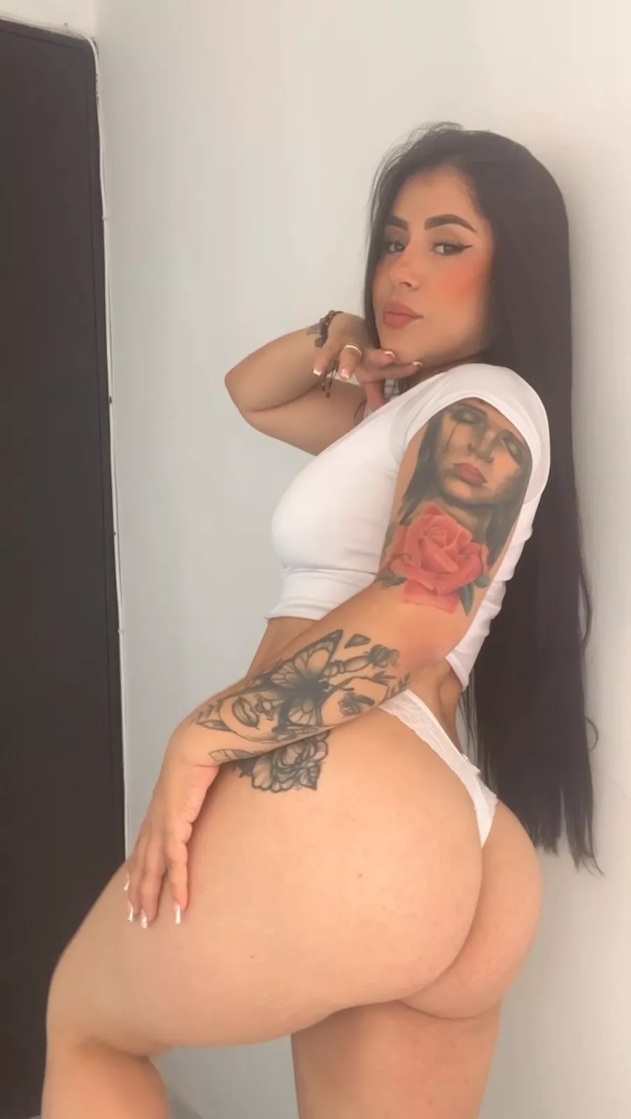 Enjoy my sexy and tattoed body