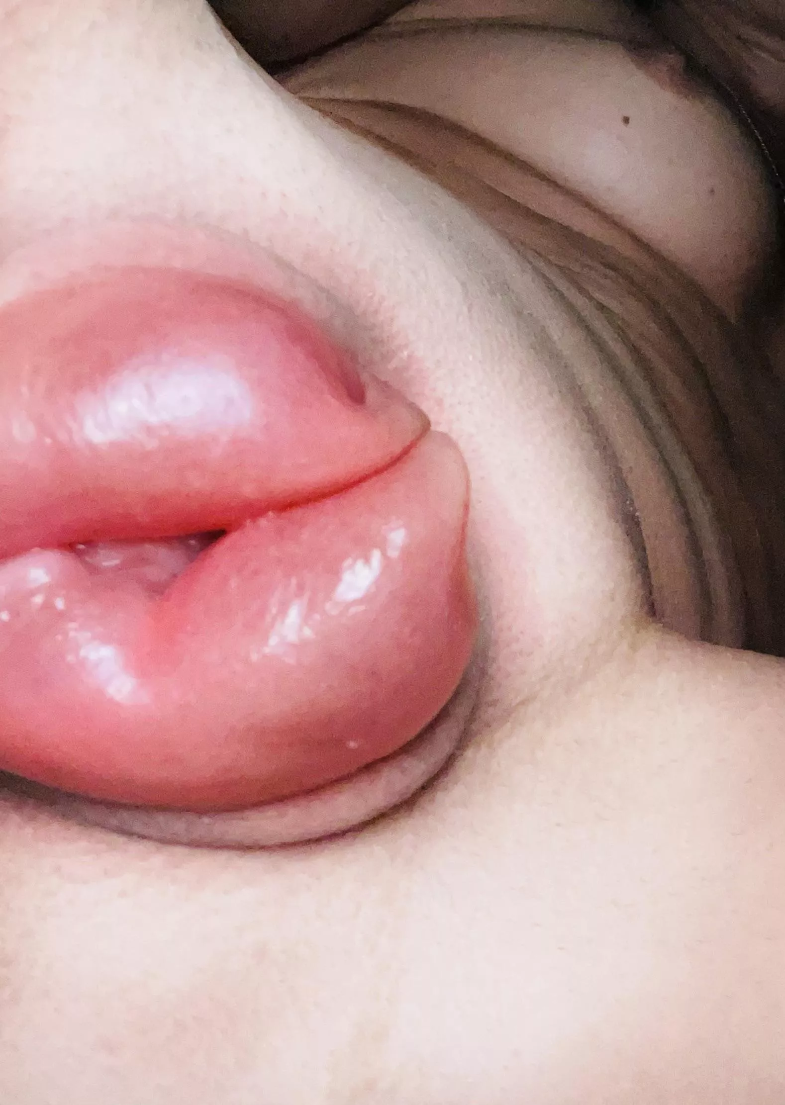 [f] Think u could fit your mouth around her💋
