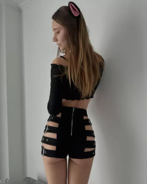 I promise to be a very obedient cat if you feed me your warm milk