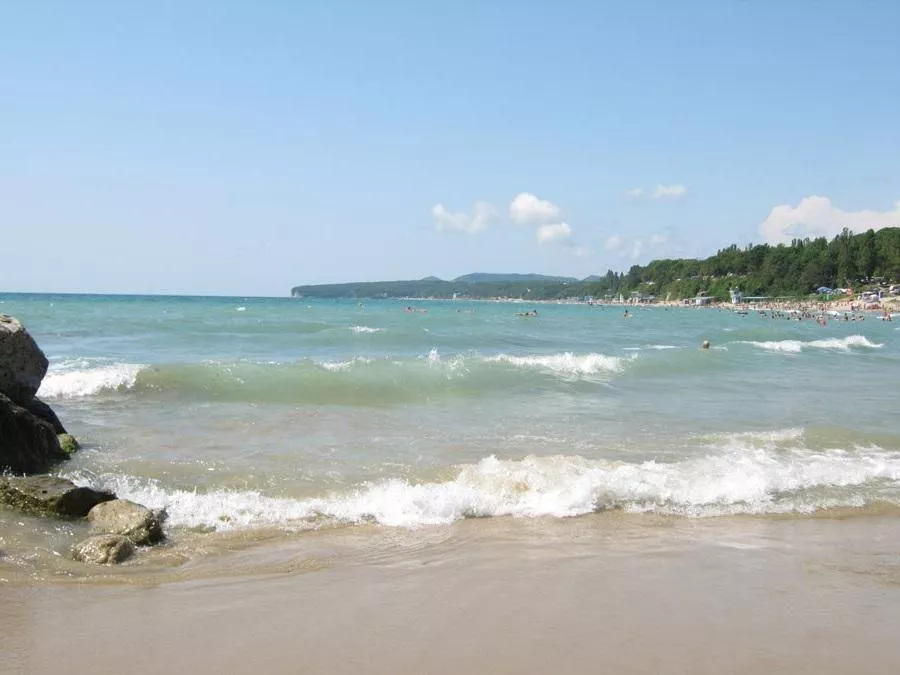 I really like the gentle wave, the black sea