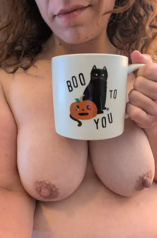 Pumpkin spice, a seasonal mug, and free nipples just hits right. ☕🍂🎃