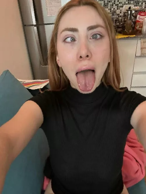 Warm cock on moist lips: the ideal combination?