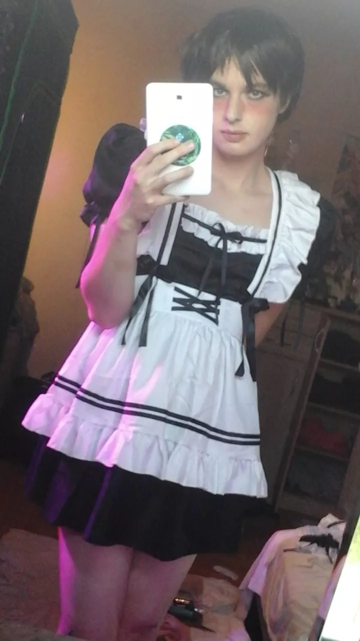 [24/Ger] Maid Dress is a timeless classic 💗