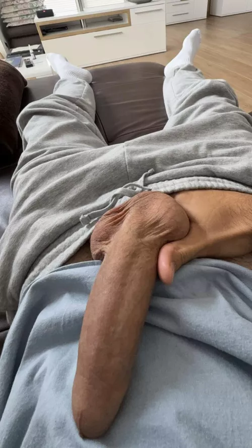 25 german dom cock. Im bi. What u think?