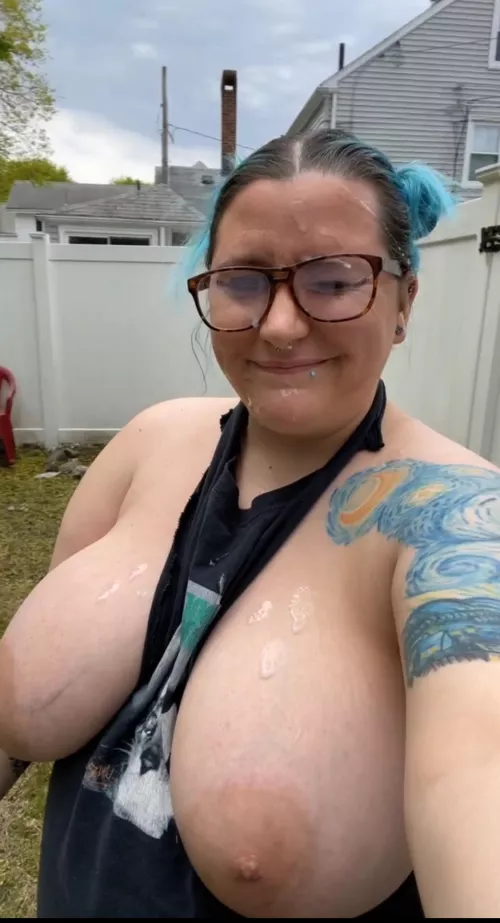 Cum selfie in the yard