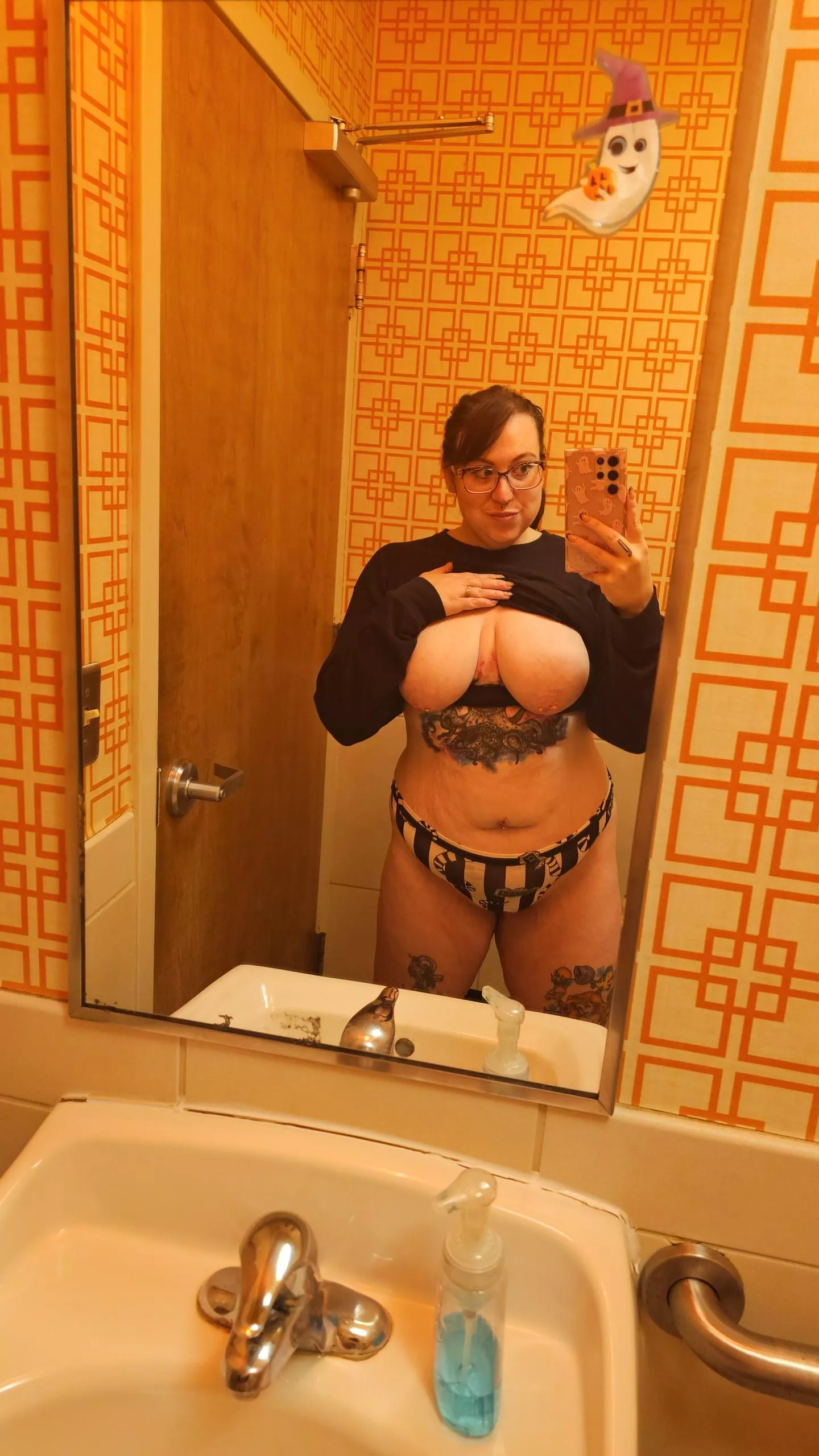 Do y'all like my work decorations