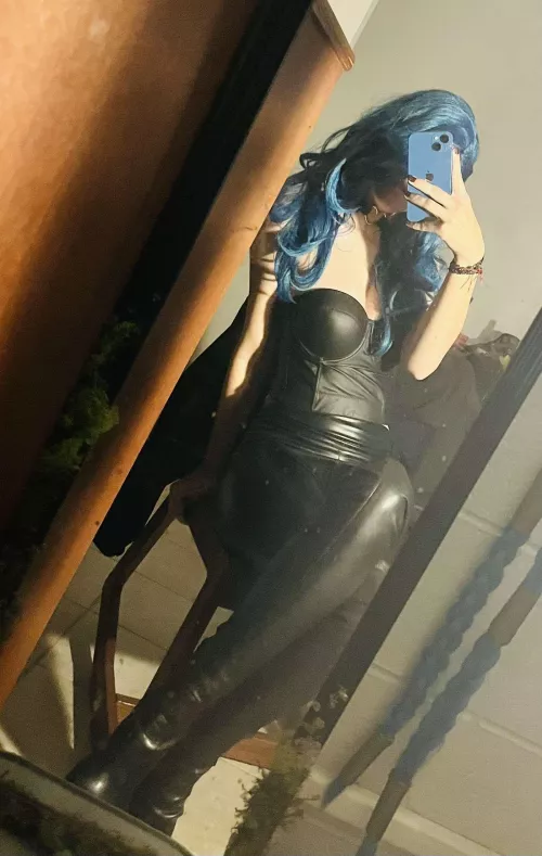 First time wearing leather pants. Do they suit me?