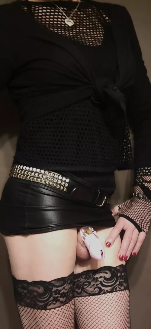 Hmmm... skirt arrived just a wee bit shorter than expected 