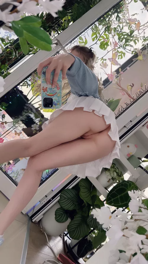 I never wear panties and neither should you 😜💦