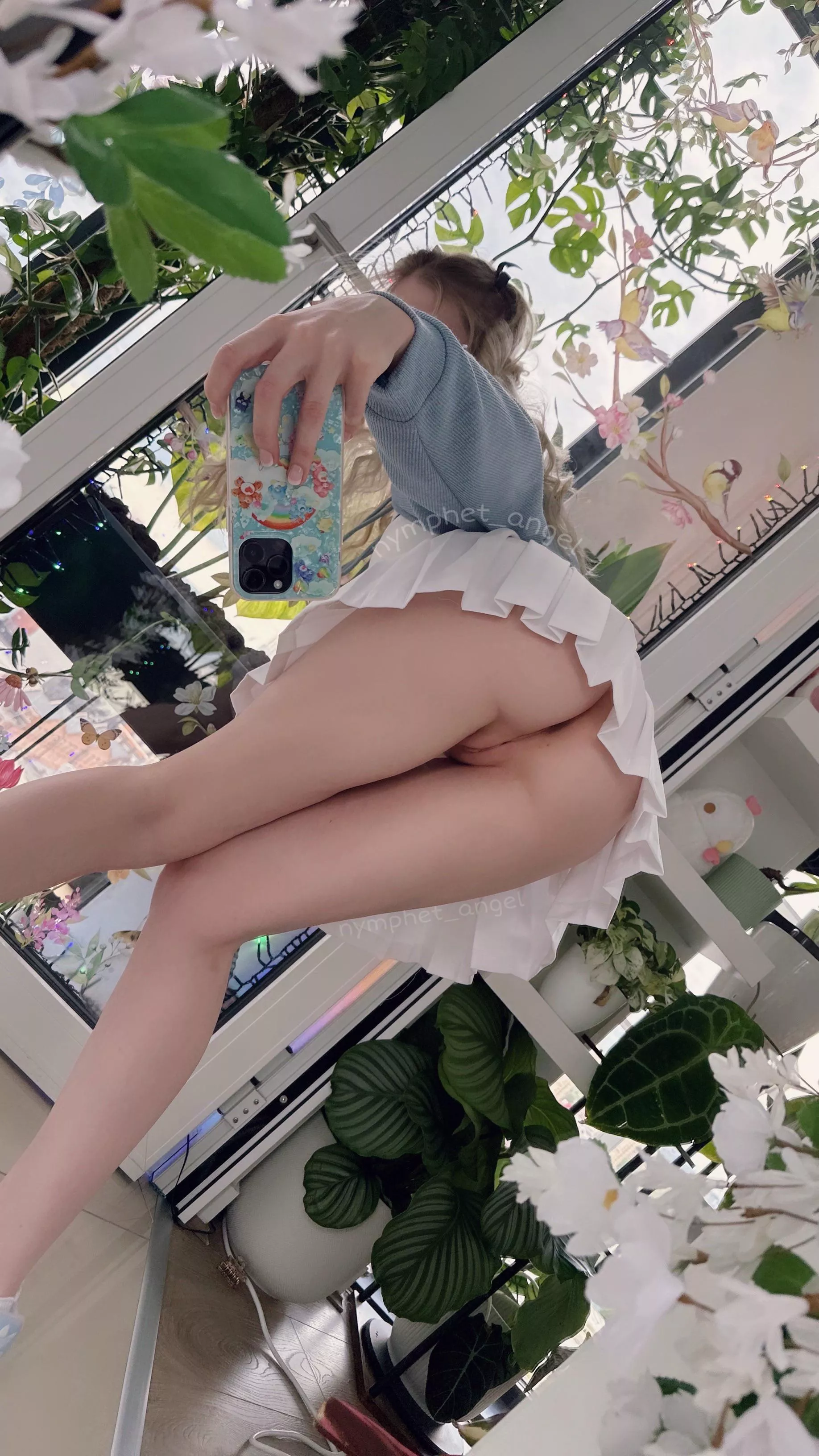 I never wear panties and neither should you 😜💦