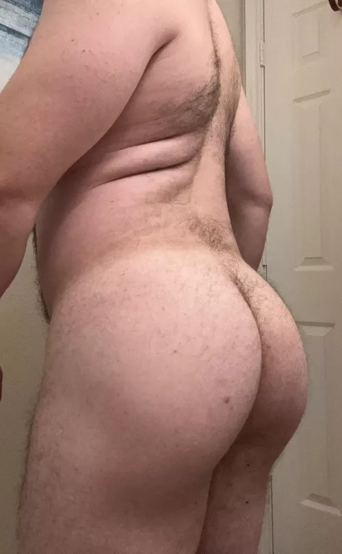 Looking for a hairy bubble butt to play with?