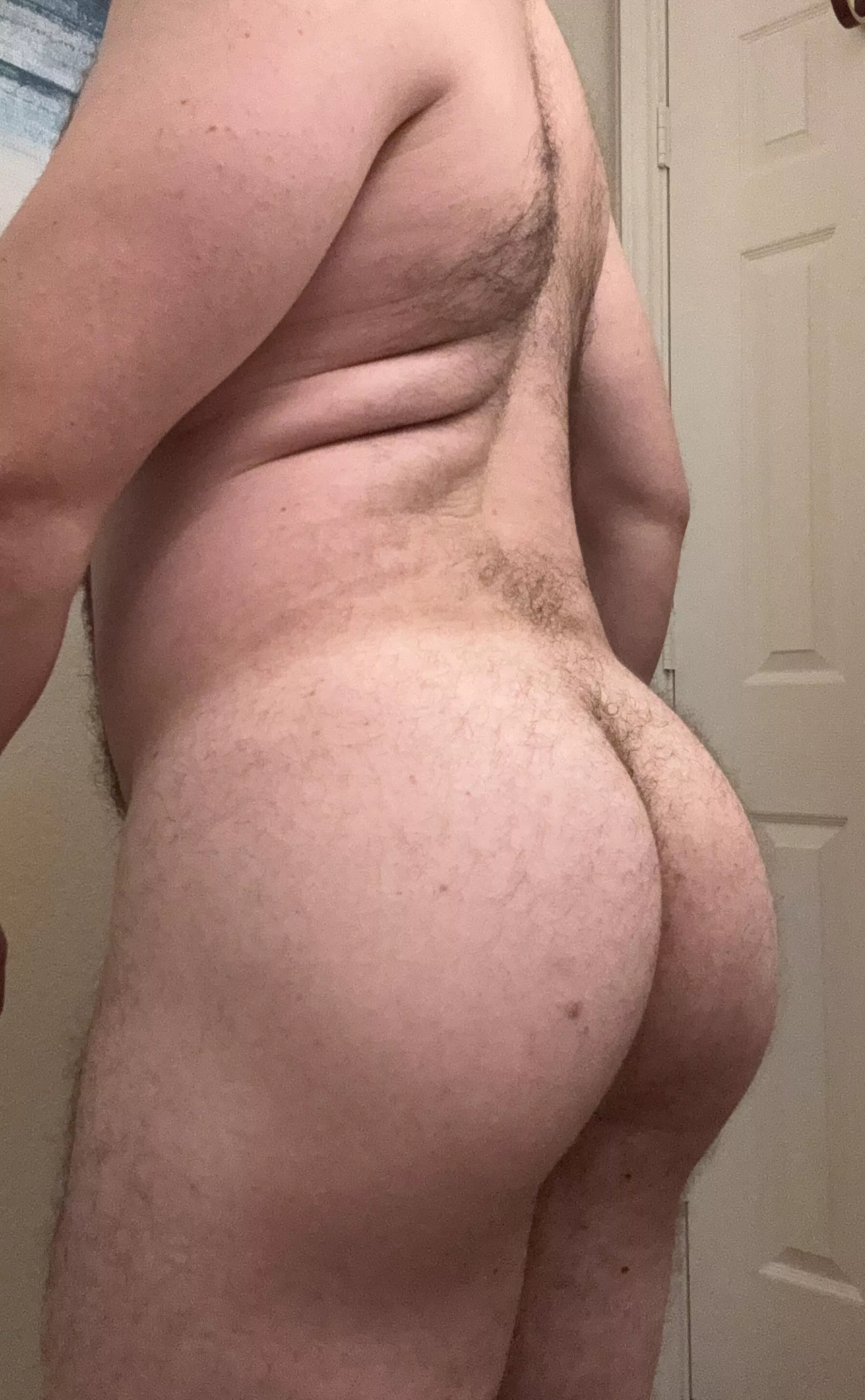 Looking for a hairy bubble butt to play with?