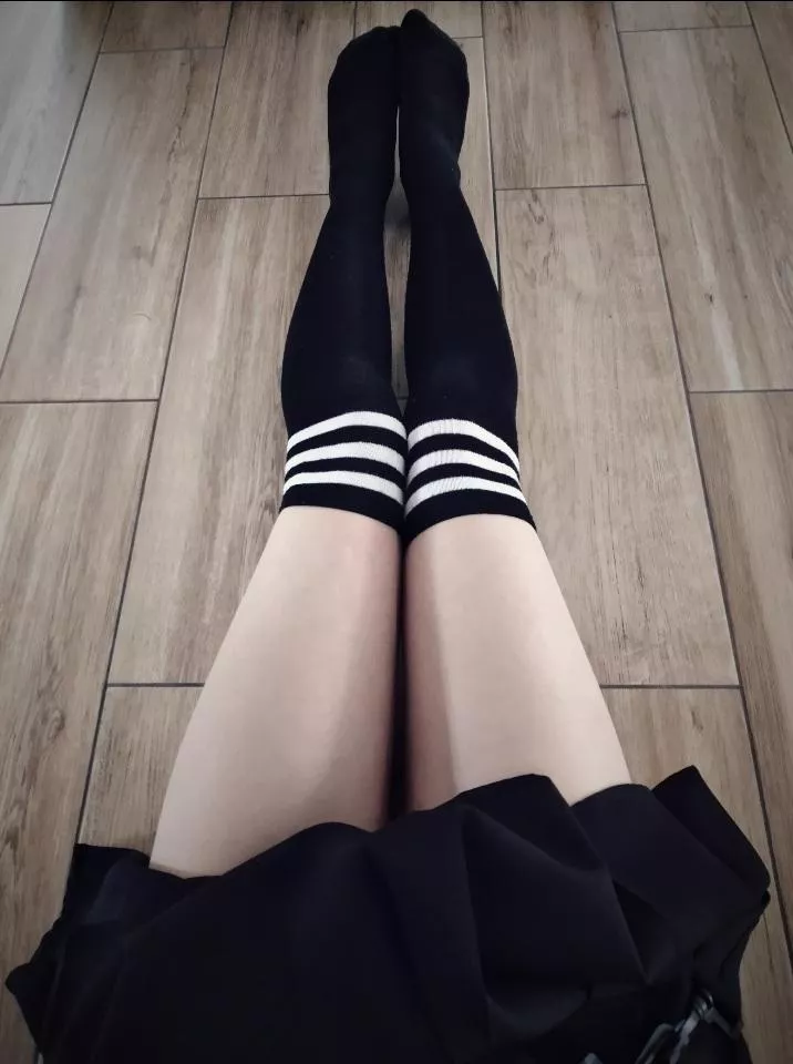 My alt high stockings :3