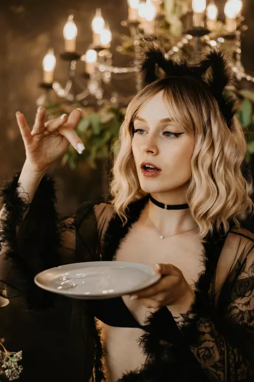 My master has cum for me....mmmmm time to eat it up! 