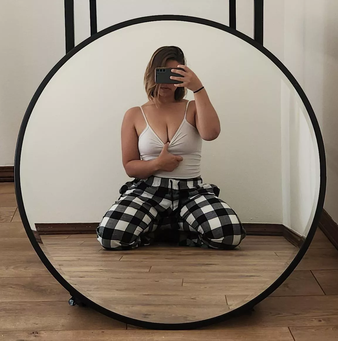 Oopsie I accidentally pulled my shirt down! 