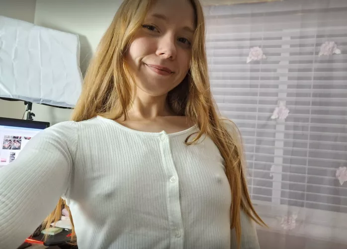 Something cozy to watch a scary movie in >