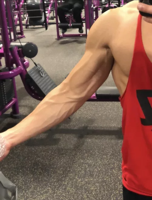 Thick and veiny forearm check at da gym 😁😁🥰