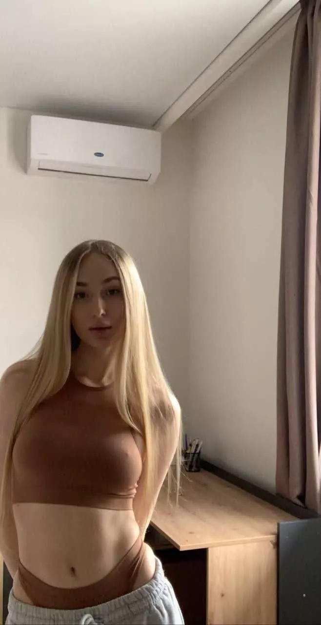 Tiny girl is still popular or u love big?