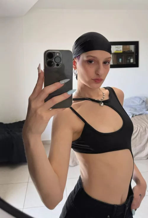 do you think that the head scuff suits me?