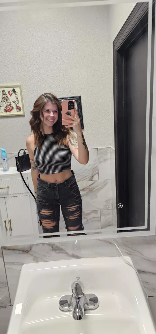 Feeling myself. 💅