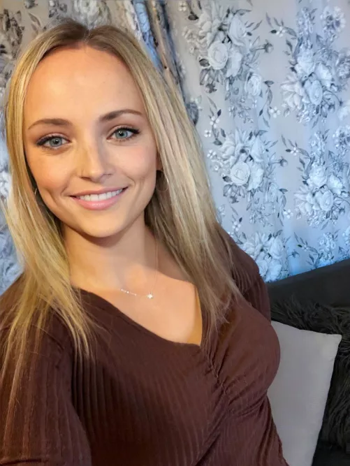 Petite British hotwife says hello, and she's ready to say goodbye to your clothes