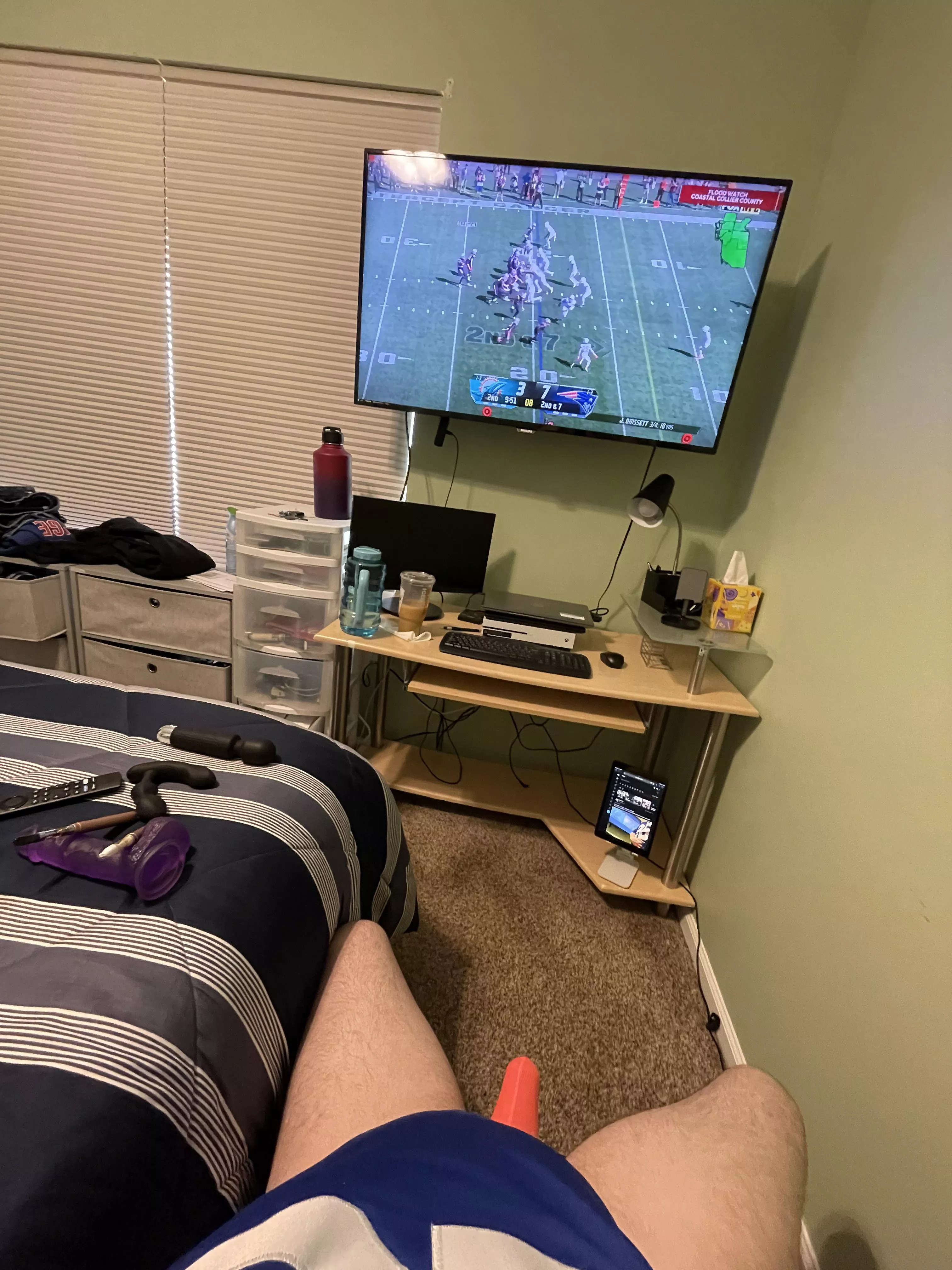 Ready to watch football the rest of the day! Join me?? DMs open! 