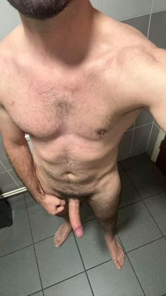 Which bro needs their dms flooded with nudes