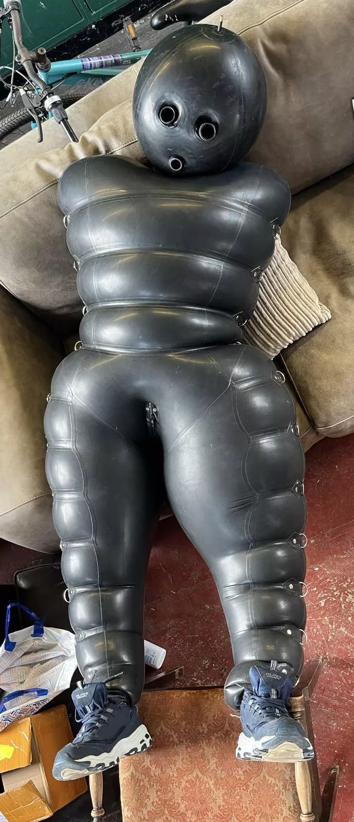 Would you believe me if I said I couldn’t move at all in this position😂