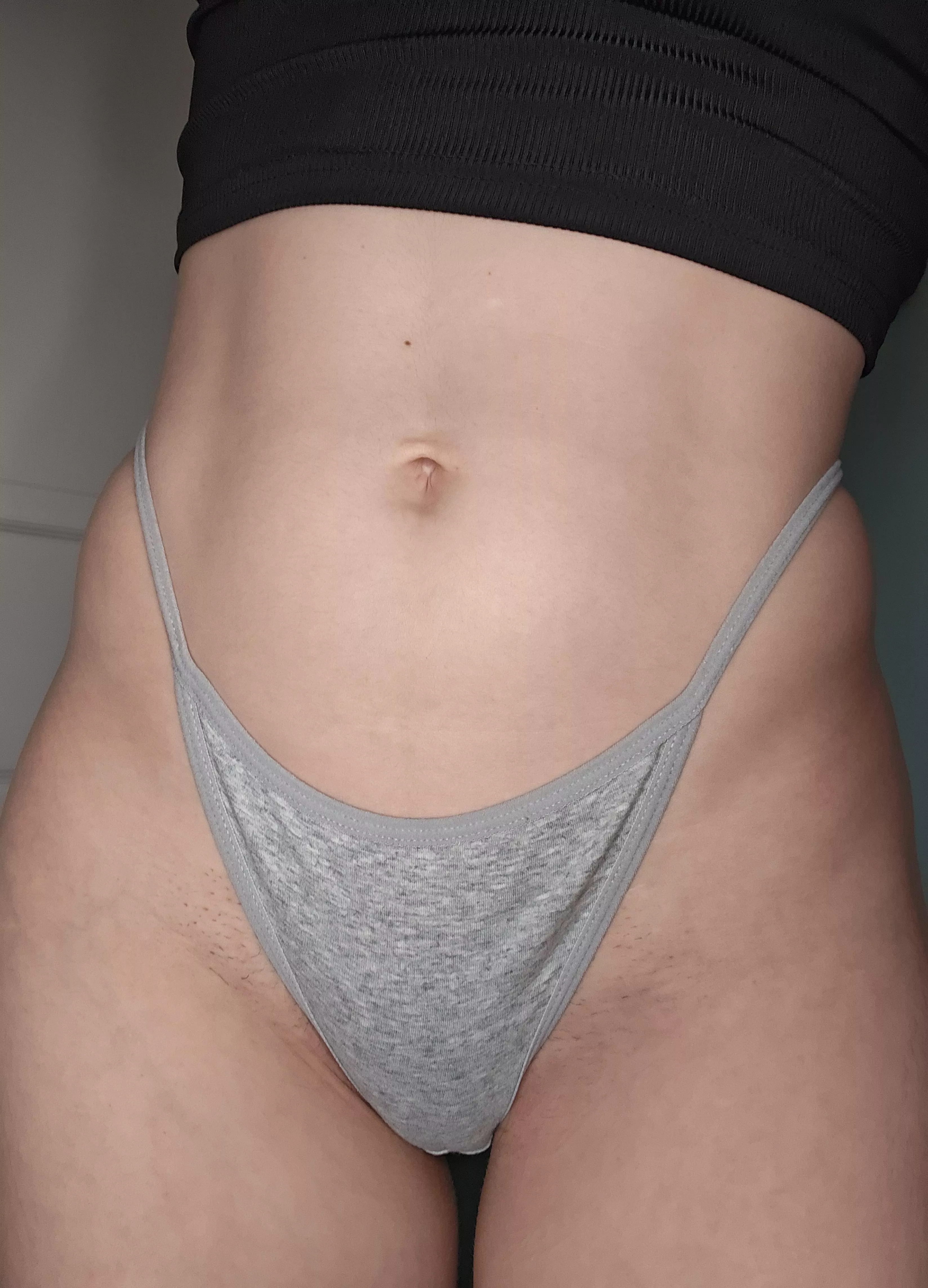 All my favourite people think my belly button is my best feature... Until I turn around.. 😋🧁