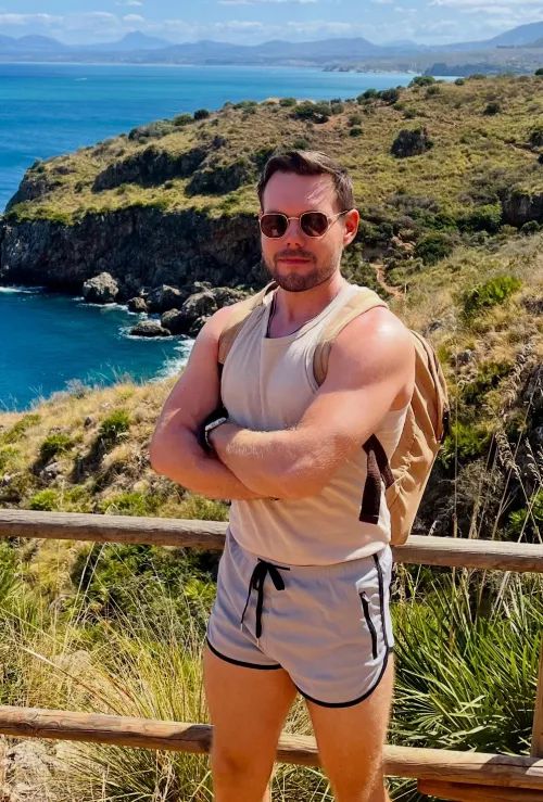 Any cute boys want to chat and connect? Especially if into hiking, fitness, sci-fi, and from Europe :)