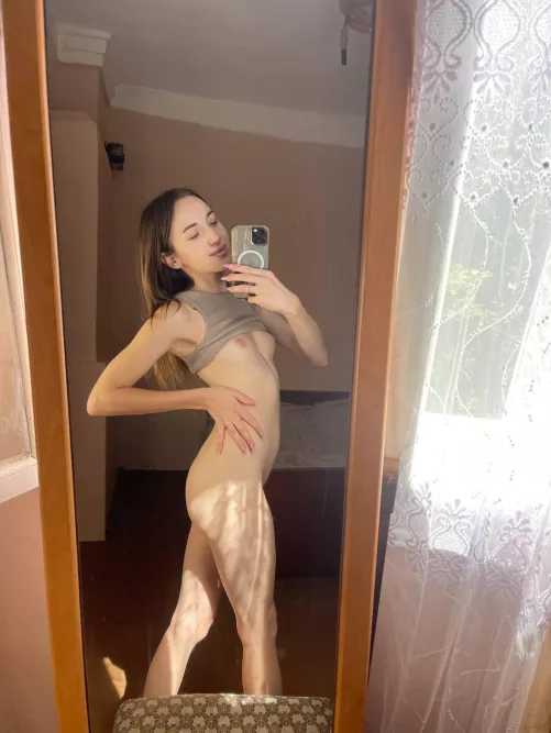 Be honest, can a girl with flat chest still be hot ??