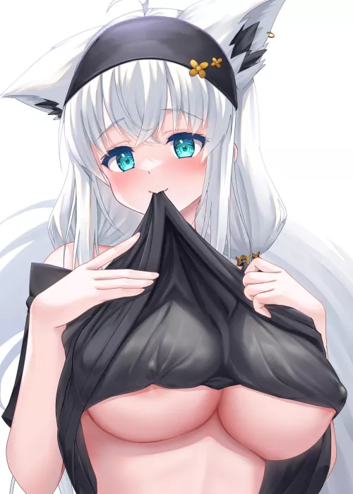 Fubuki pulling up her shirt [Hololive]