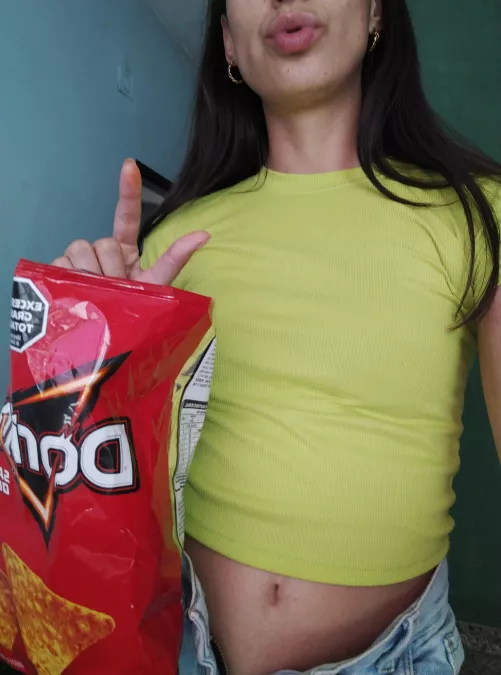 I love to lick my fingers. 