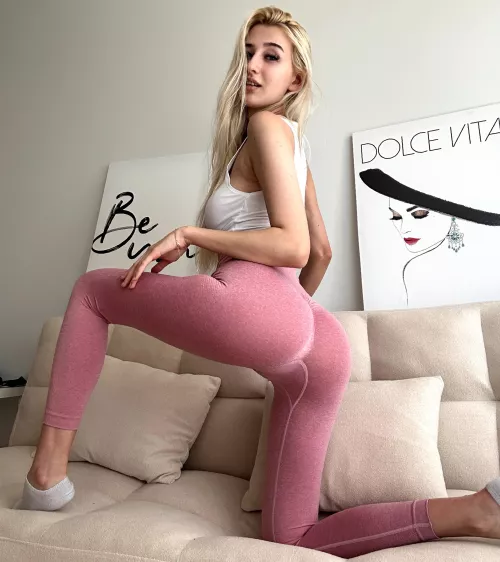 I wanted to try out this pose for a long time and I finally did it 