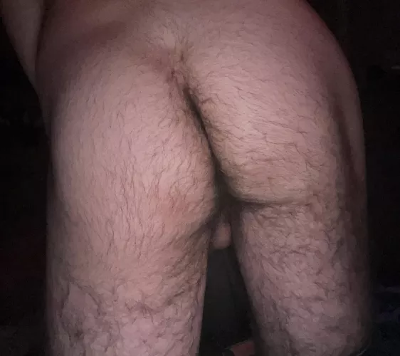 Is that okay to have that hairy ass at 19? 