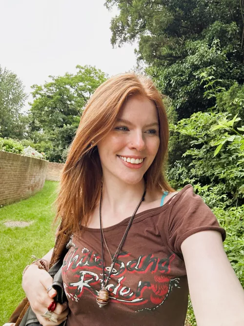 looking classy even on simple outfits 