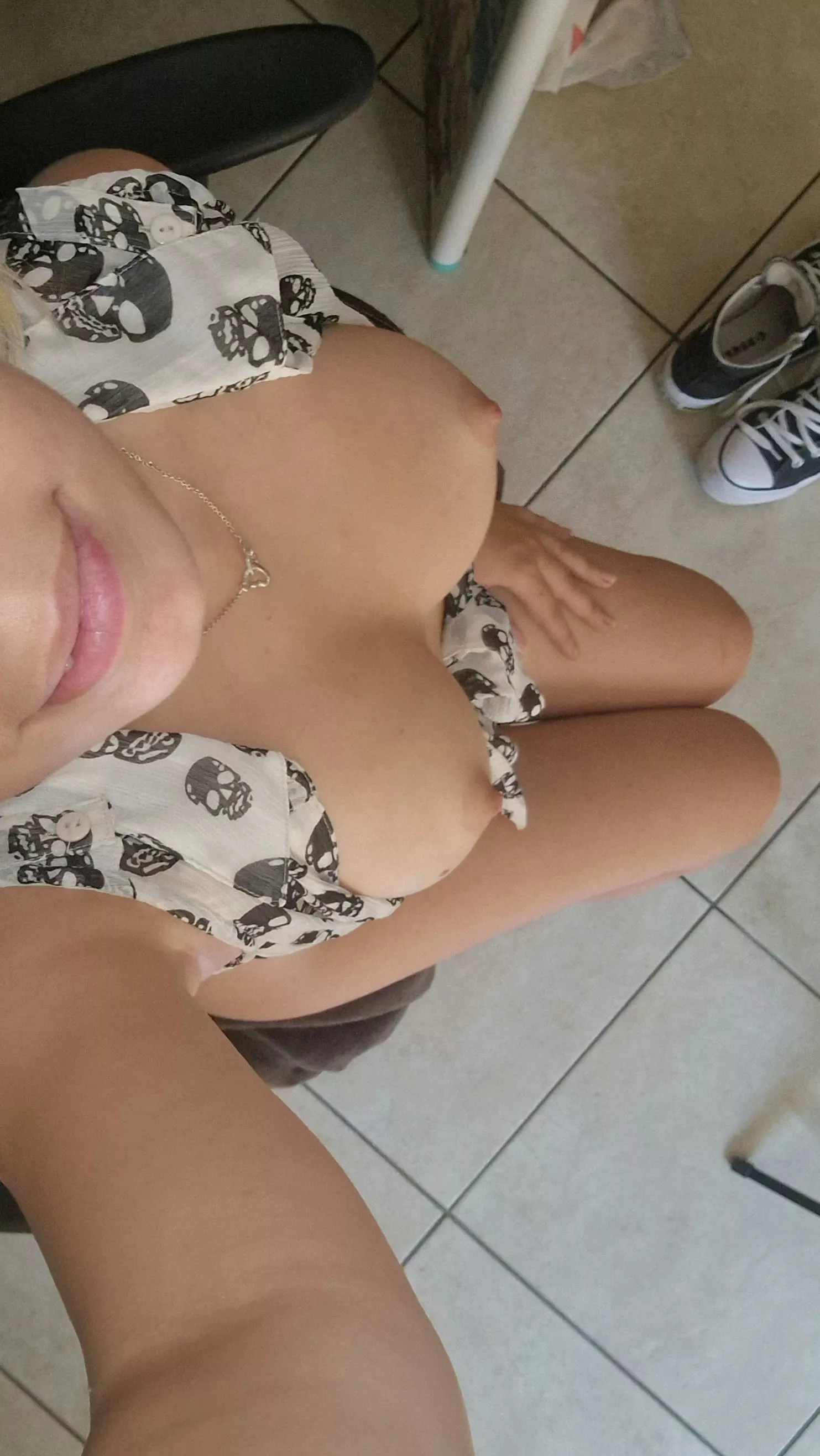 My mouth is dry, can you give me a hand?