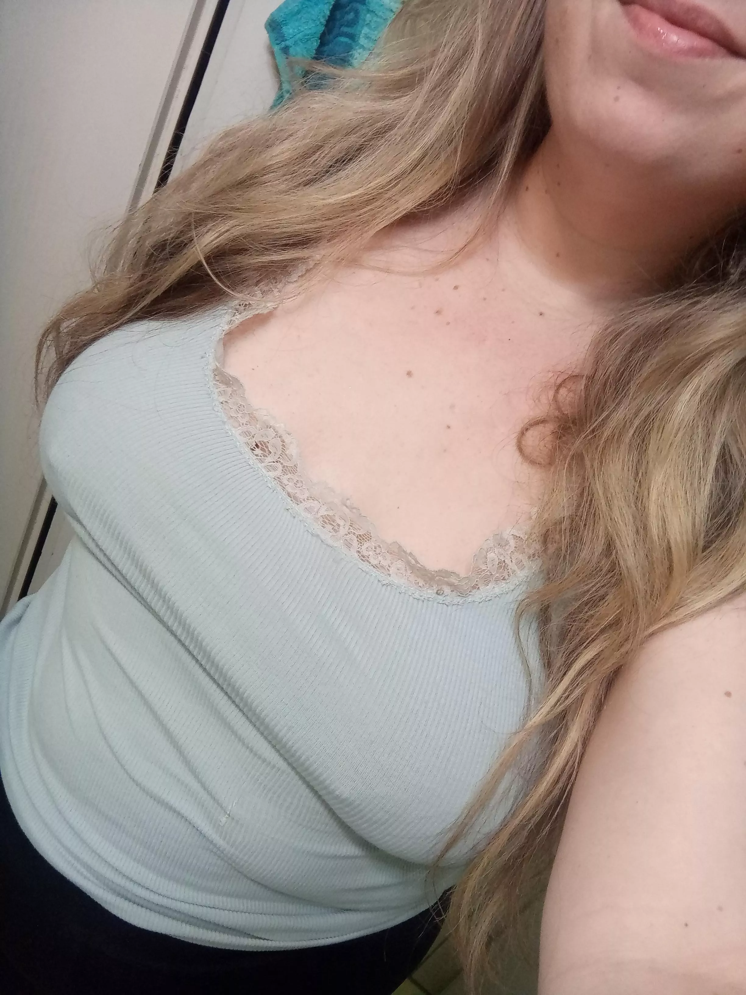 The happiest girls are the ones who don't wear a bra 😊