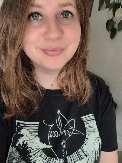 The shirt says Alcest, I can recommend to look that up;) 