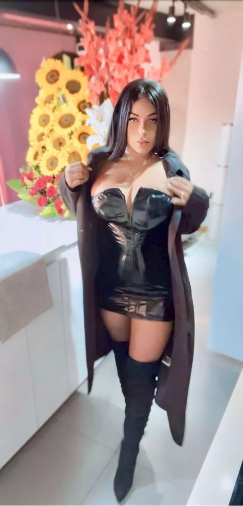 Who's going to be my little sissy girl tonight? I want to go balls deep without mercy