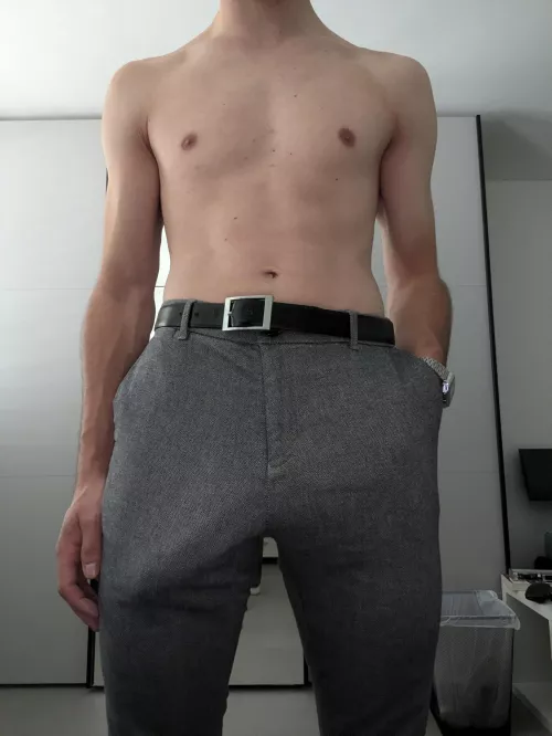 (24) Hard to hide😅